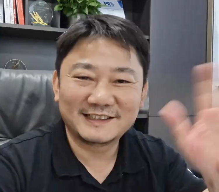 必赢体育app下载-惺惺相惜！张雪：喝高了后给东来哥刷3万礼物 之前不信他的自由爱